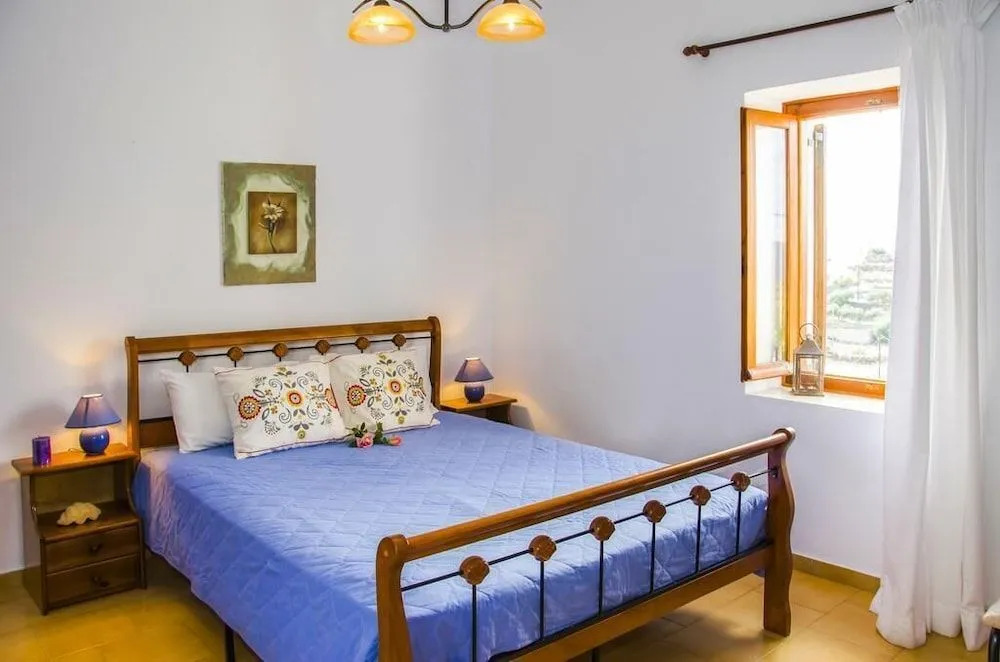 Palaios Rooms