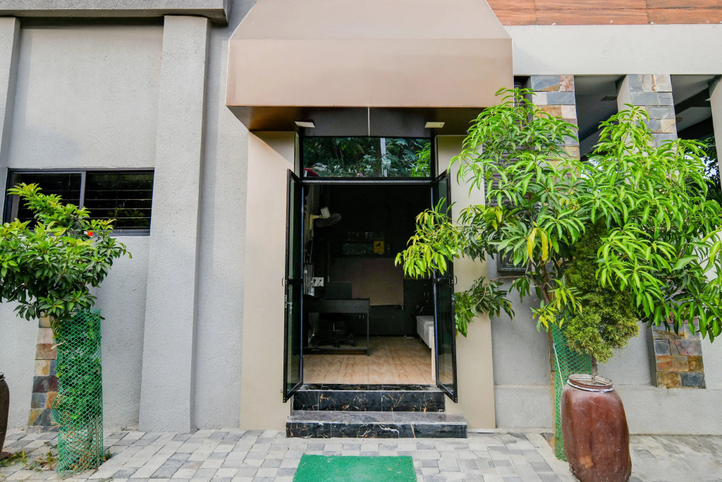 Super Collection O Indore Near Omax City 1