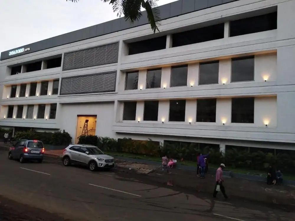 Seasons Hotel