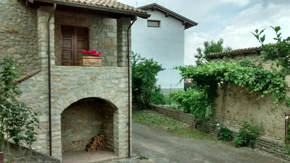 La Pomella