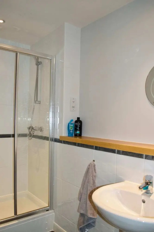 Modern 2 Bedroom City Centre Flat