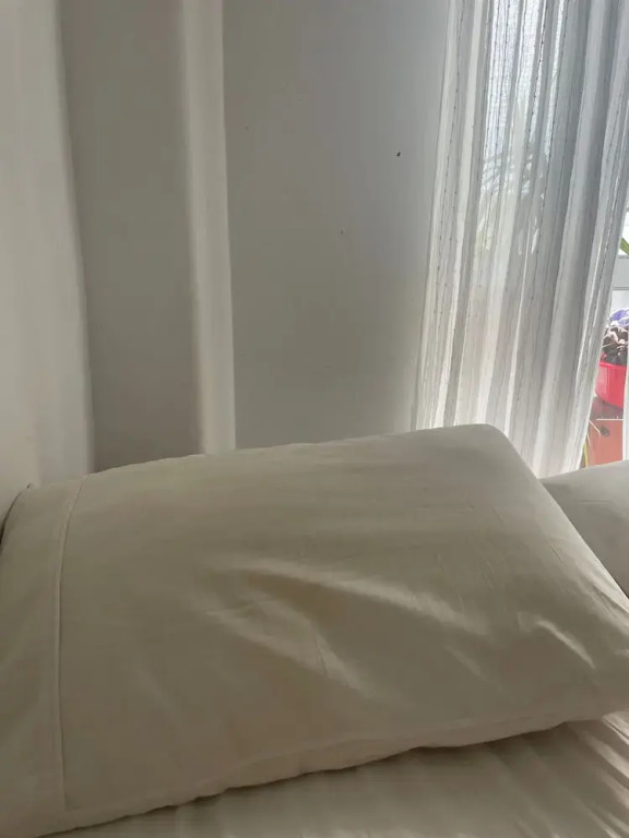 Room in Guest Room - Very Prime Location From Lisbon Airport
