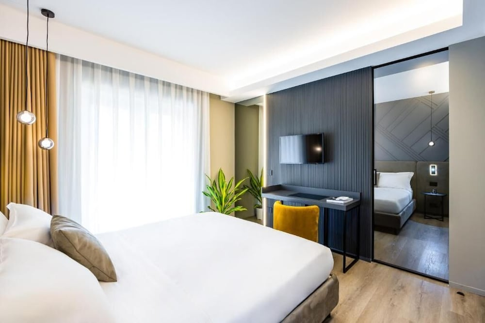 MH SUITES Plebiscito