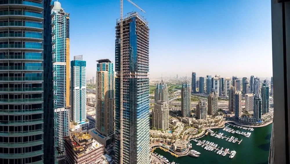 Cayan Tower by Bravoway