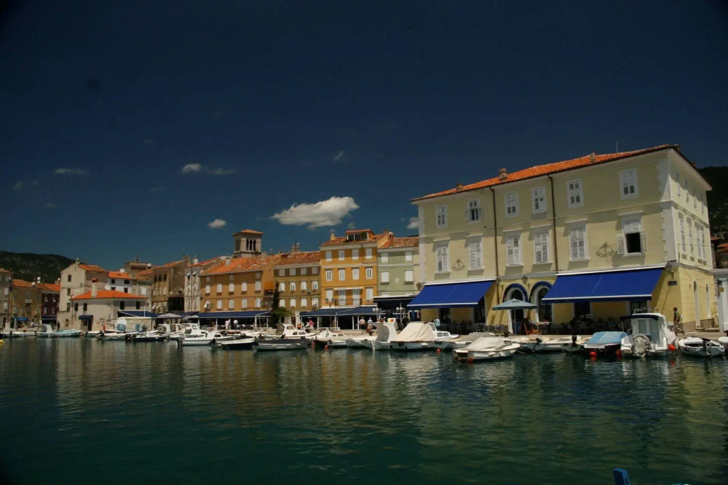 Guest House Floreus Cres