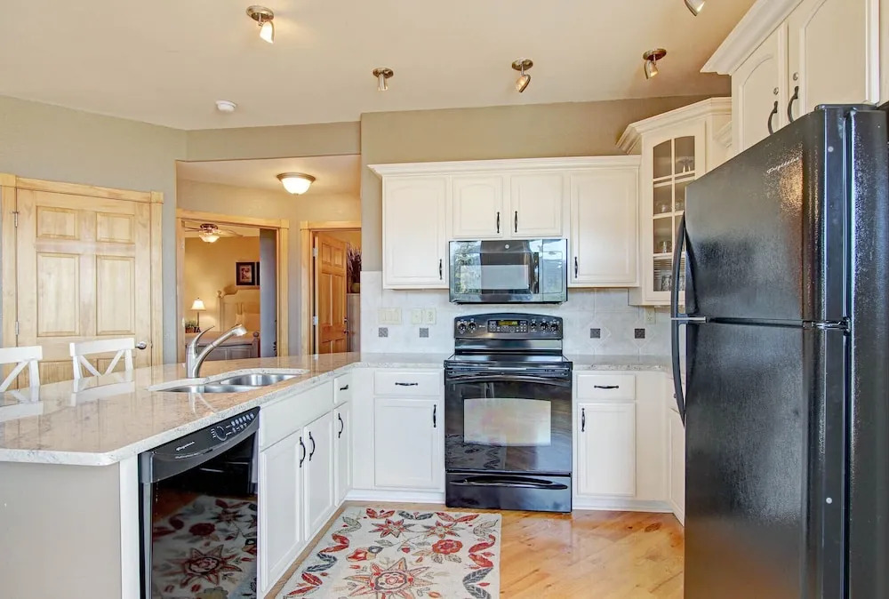 Sheep Mountain 20b 2 Bedroom Condo by RedAwning