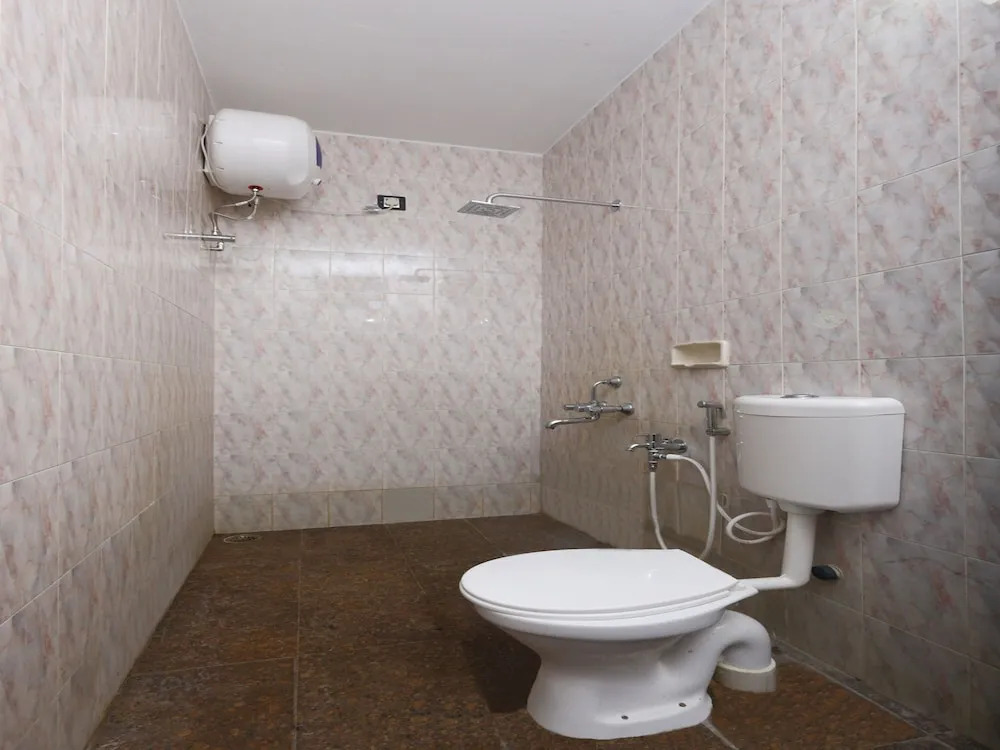 OYO 17062 Home Pleasant 1BHK Lawspet