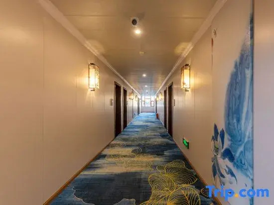 Yunjin Hotel (Ganzi Litang 318 National Road Dongcheng Branch)