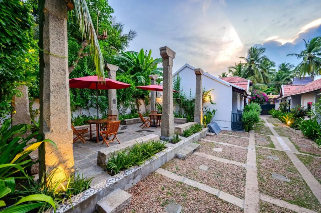 Neemranas Coconut Alley
