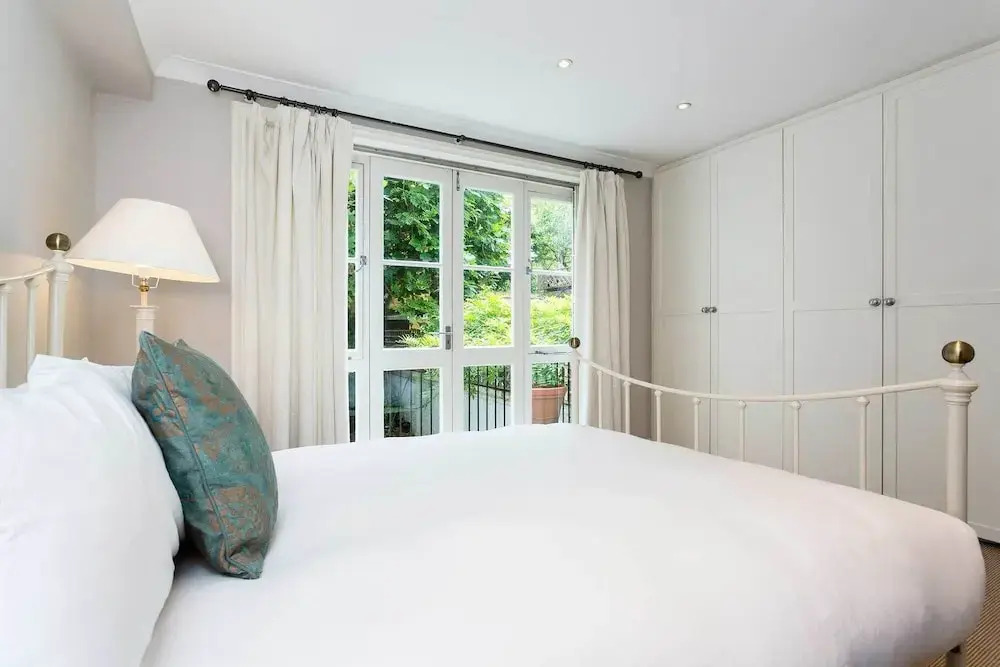 Relaxing Escape by the Kings Road