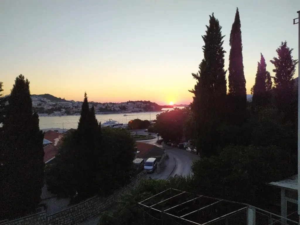 Apartment One , sea view , free parking