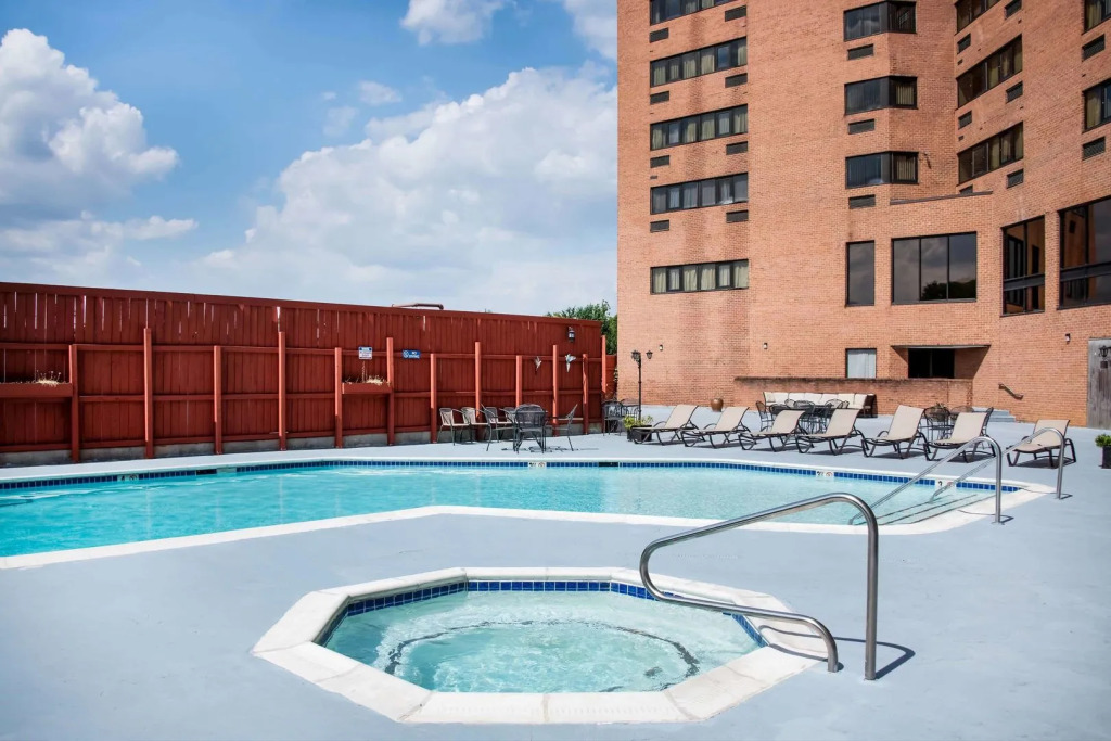 Apm Inn & Suites