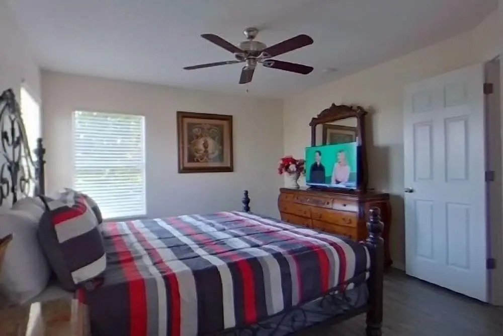6 Bed 5.5 Bath Mins Away From Disney In Gated Comm 6 Bedroom Villa by Redawning