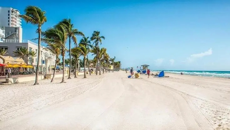 1 bedroom, 6 people - walk from the Beach, Shopping Mall and Restaurants