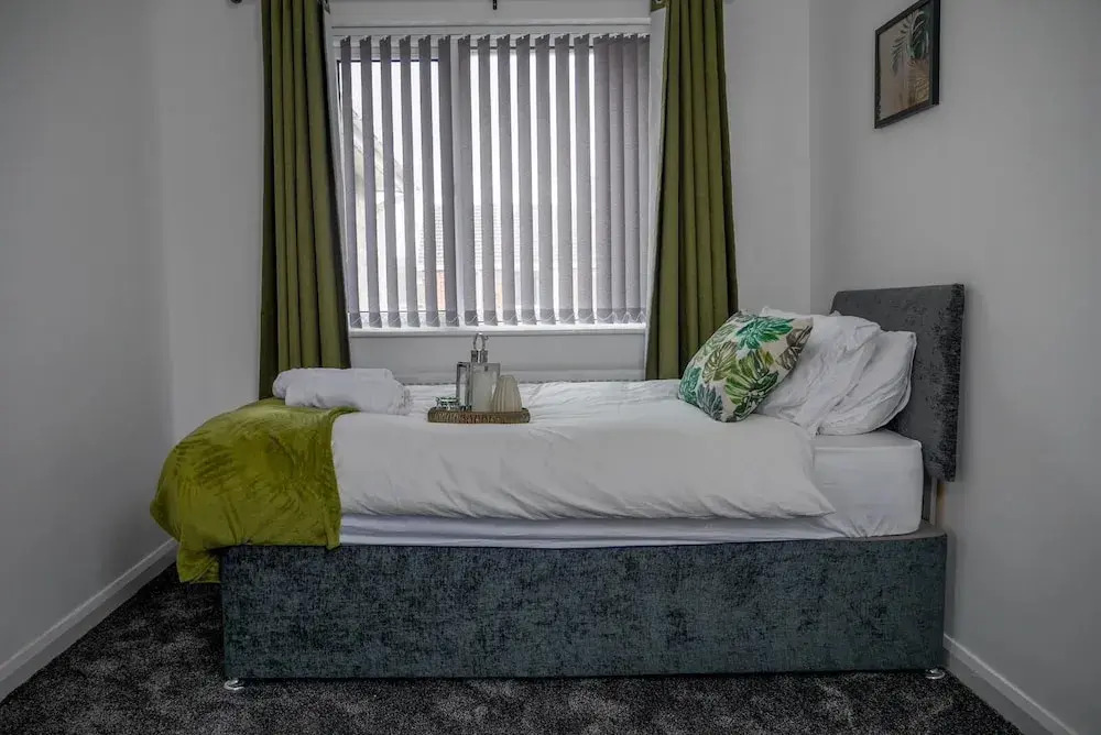 Riverside Retreat - Luxurious 4 Bedroom House