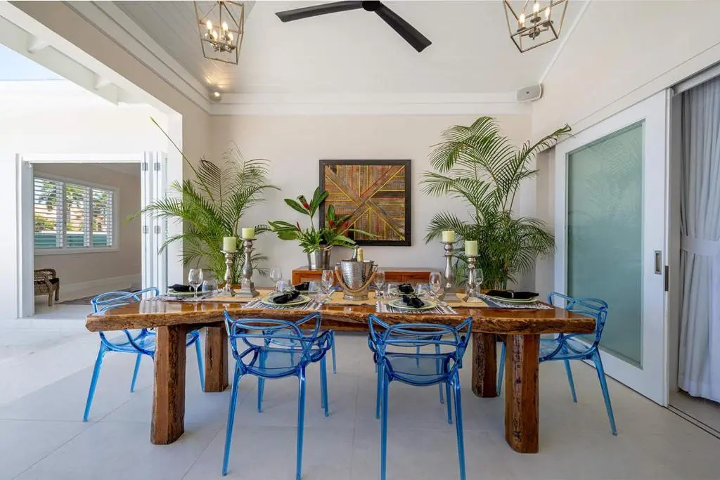 Hospitality Expert EL1 Private Pool Beach Chef