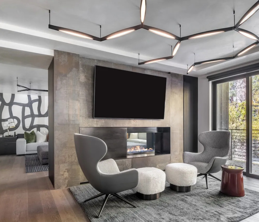 Aspen St Lodge by Rove 10br With Outdoor Amenities