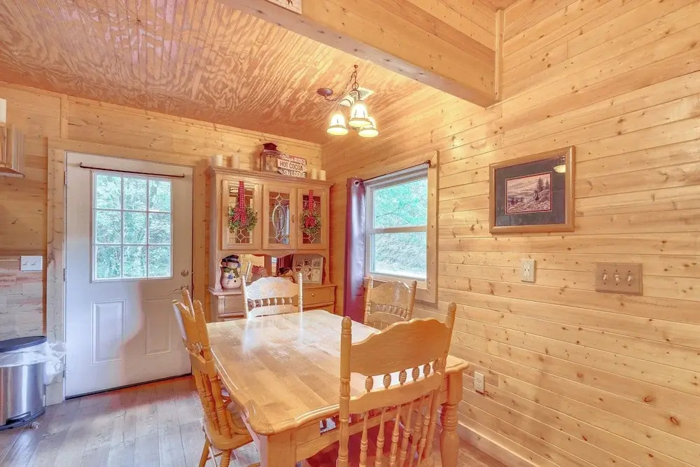 'just Fur Relaxin' Sevierville Cabin w/ Hot Tub!