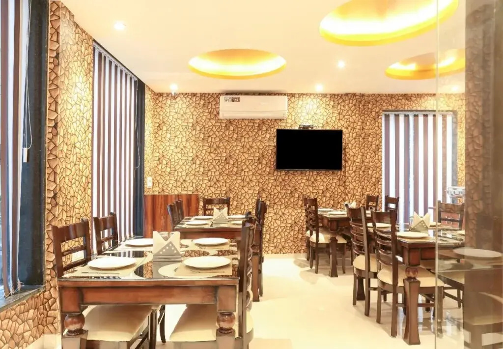 OYO Townhouse 516 Hotel N Suites