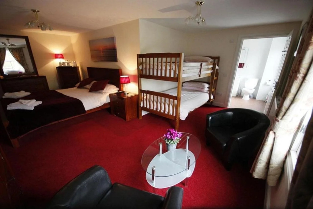 Elphinstone Hotel
