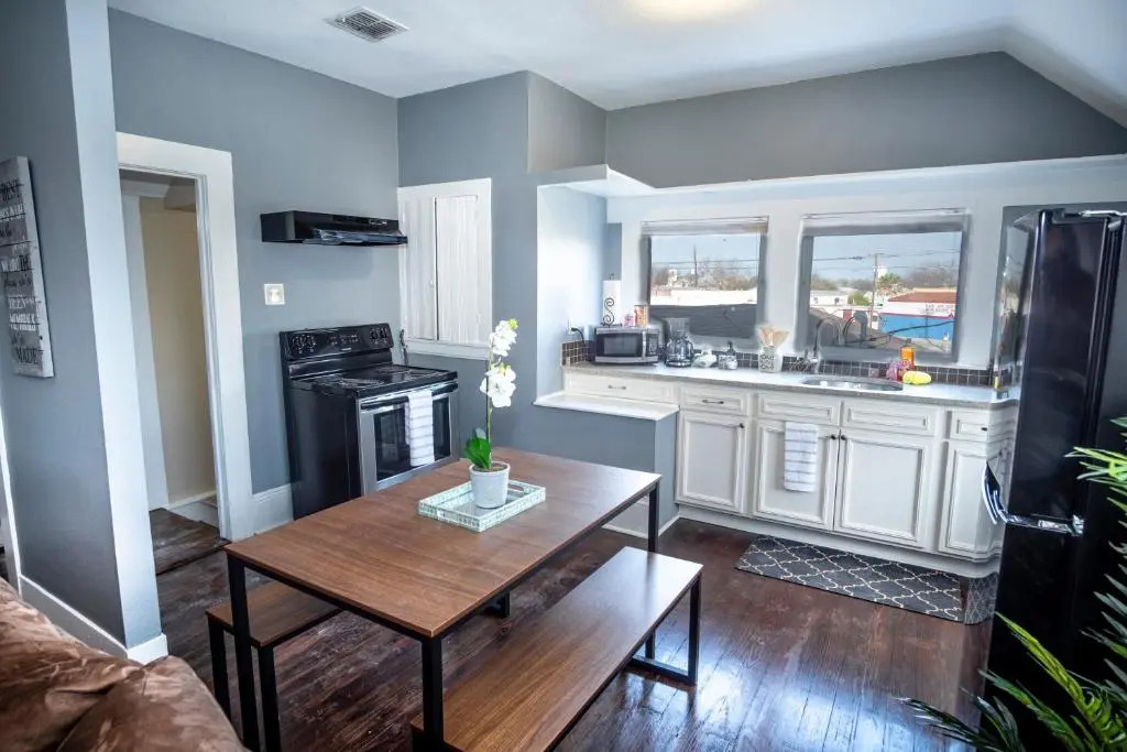 Cozy Downtown 2BA/1BA Historic House - Casa Verde