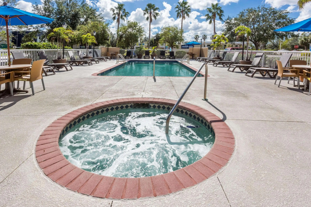 Baymont Inn & Suites by Wyndham Fort Myers I-75
