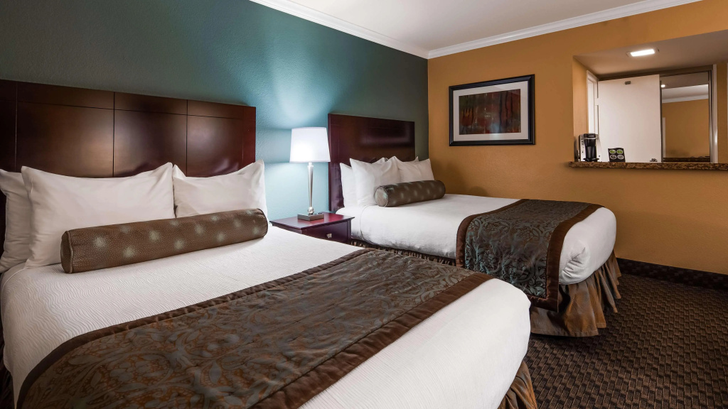 Best Western Plus Casino Royale Center Strip