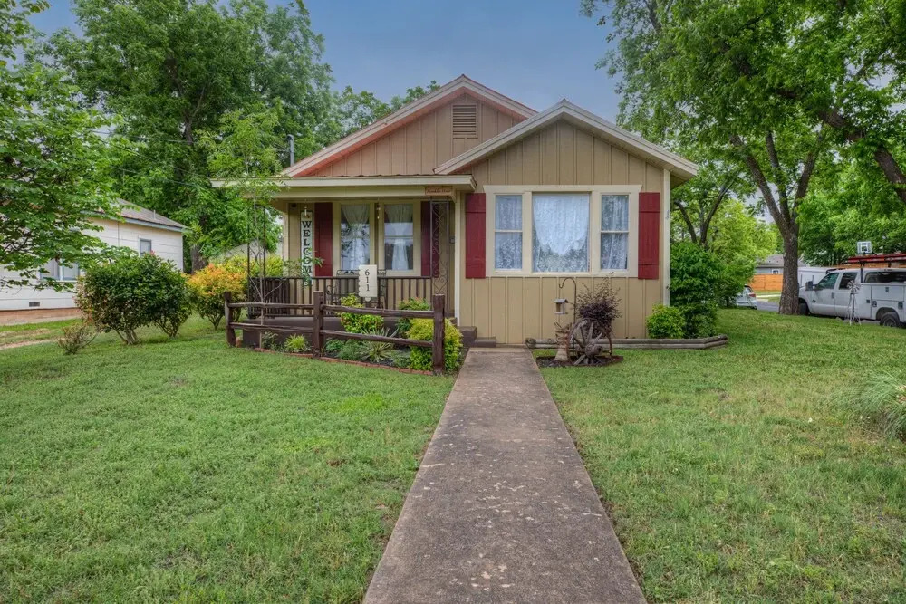 New! Charming Haus Near to Main St!