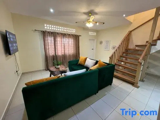 Luxury Lakeview flat 8 mins from Speke Resort