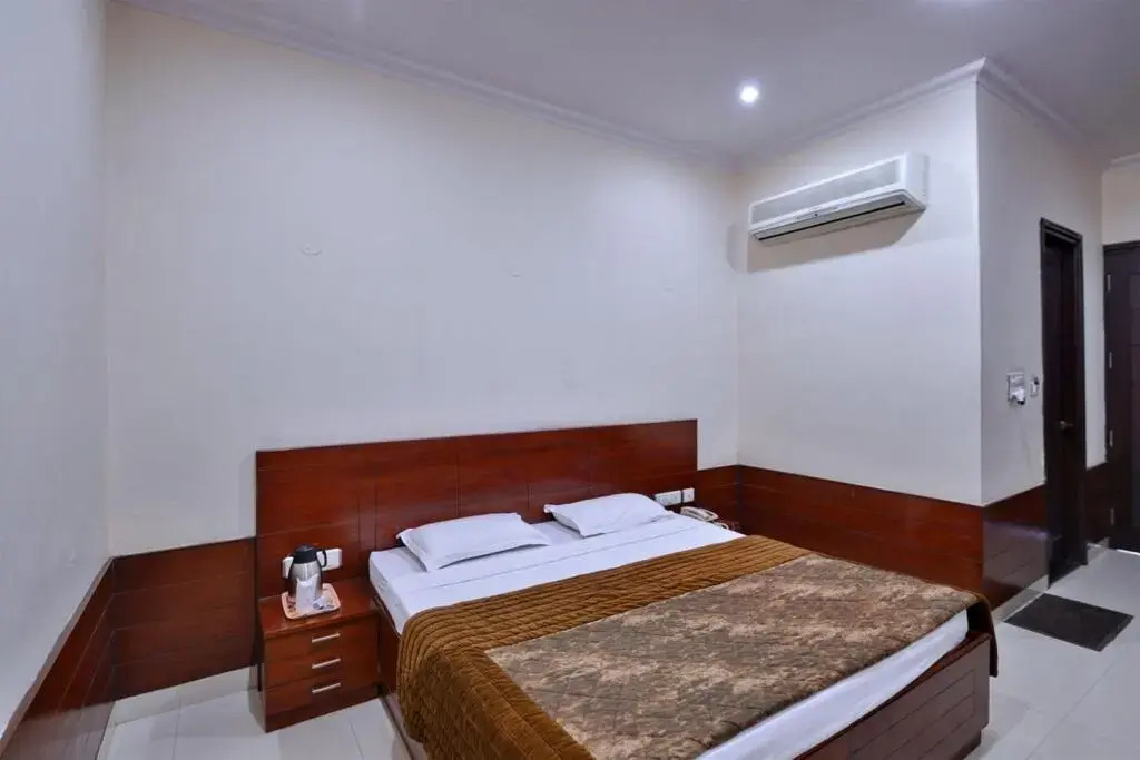 Jyoti Hotel & Restaurant