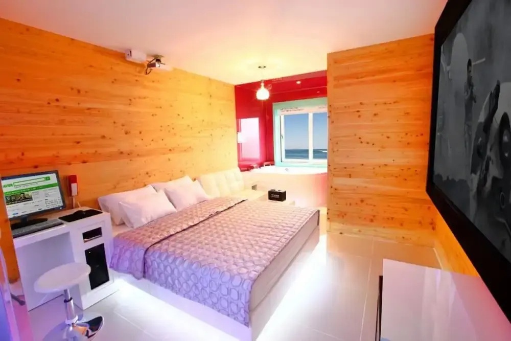 From H Brown Dot Hotel Gyeongju Yangnam