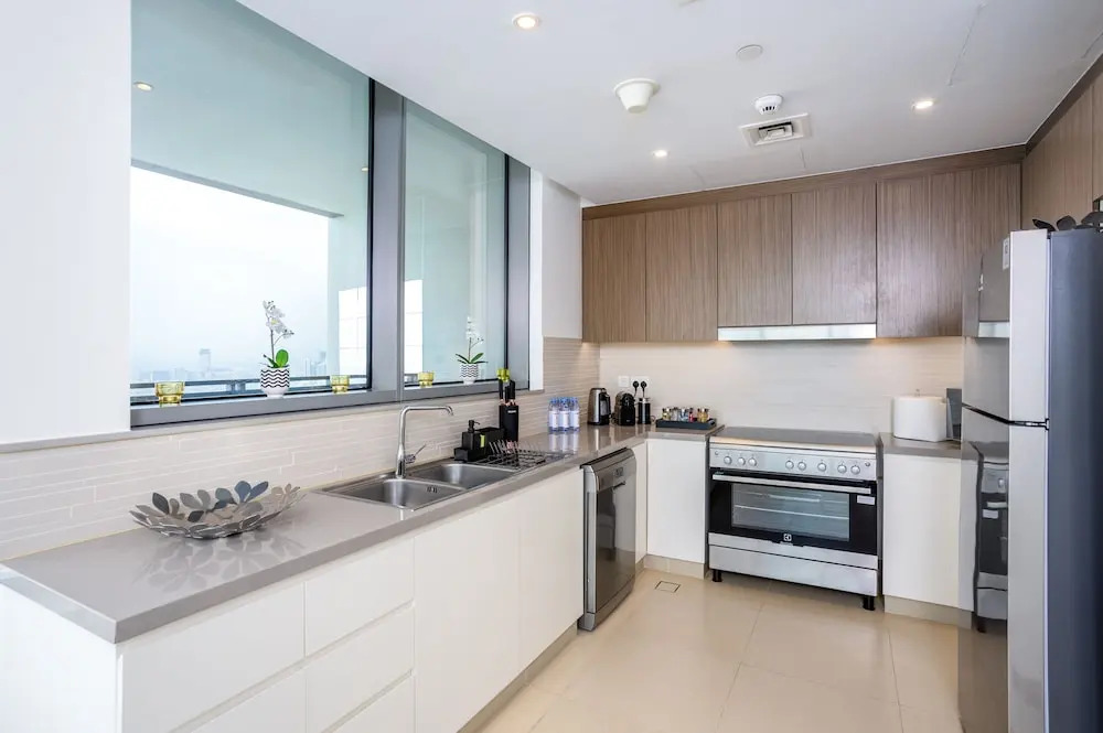 Waves - Sea View Luxury 3 Bedroom Apartment With Balcony