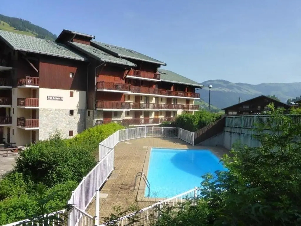 Charmant appart rénové 4 pers, balcon sud, plein centre, proche ski et piscine! - FR-1-342-187
