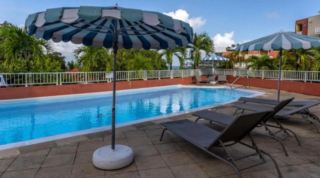 Appartement 2 piscines et vue mer