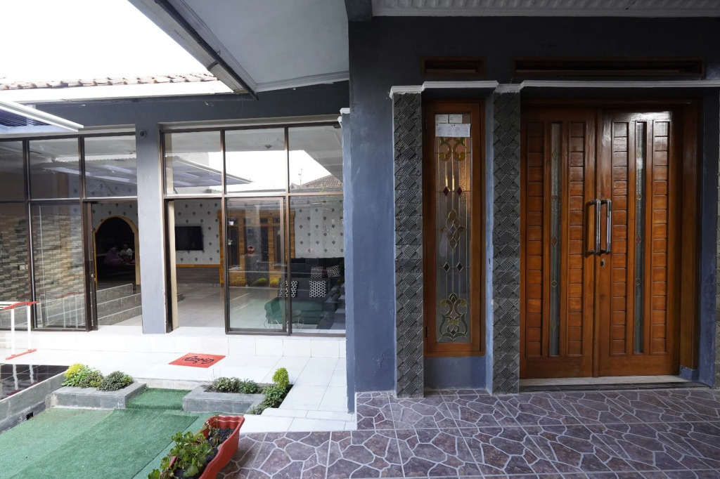 Hotel O 94911 Syariah Anggrek Guest House