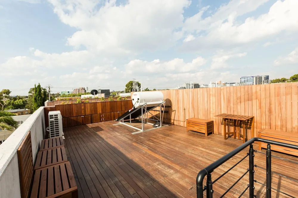 RENEE, 4BDR North Melbourne House