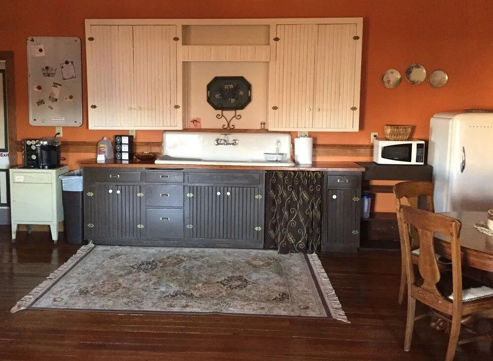 Hico's Upstairs Inn