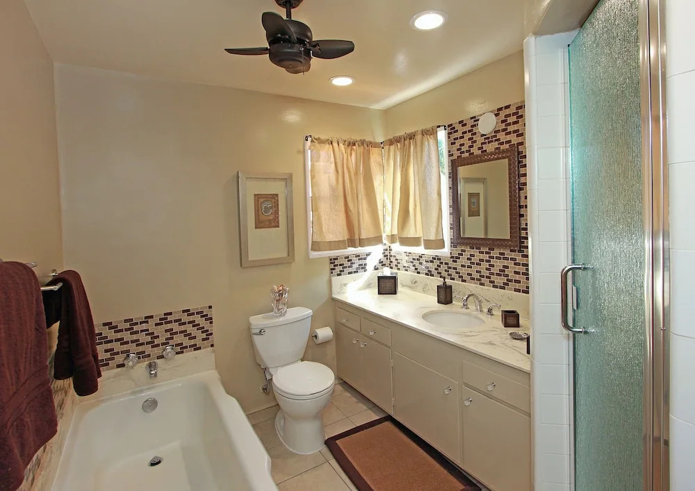 3909 Marcus Ave Shie1 4 Bedroom Duplex
