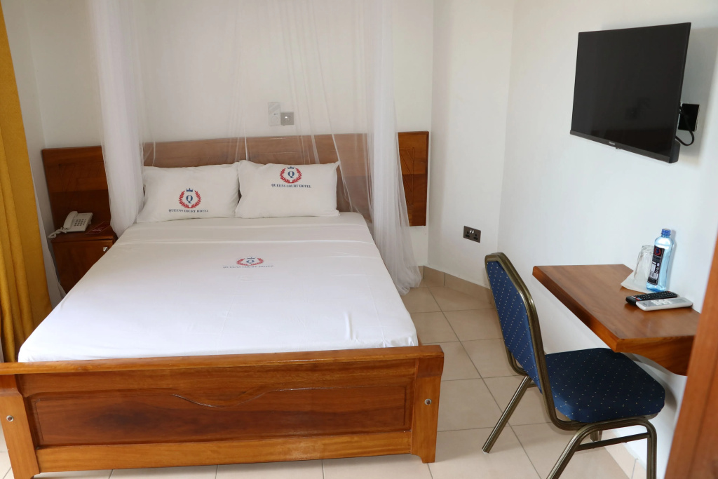 Queens Court Hotel