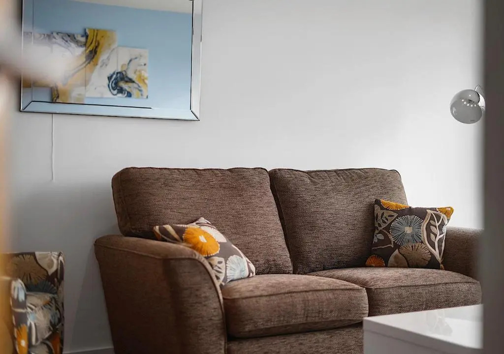 Stevenage's No1 Town Centre Apartment, Upto 5 People, With Free Car Park - Book Today