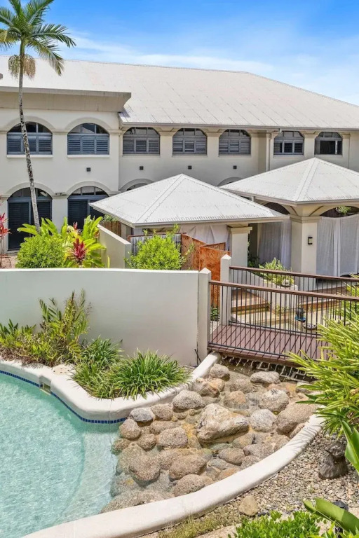 Palm Cove Studio Pools Spa Bar
