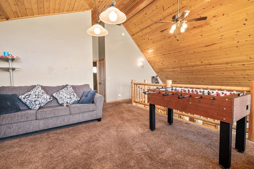 3 Cubs Lakefront - Stunning Lakeside Home With Hot Tub, Foosball, And Lake View! 3 Bedroom Home