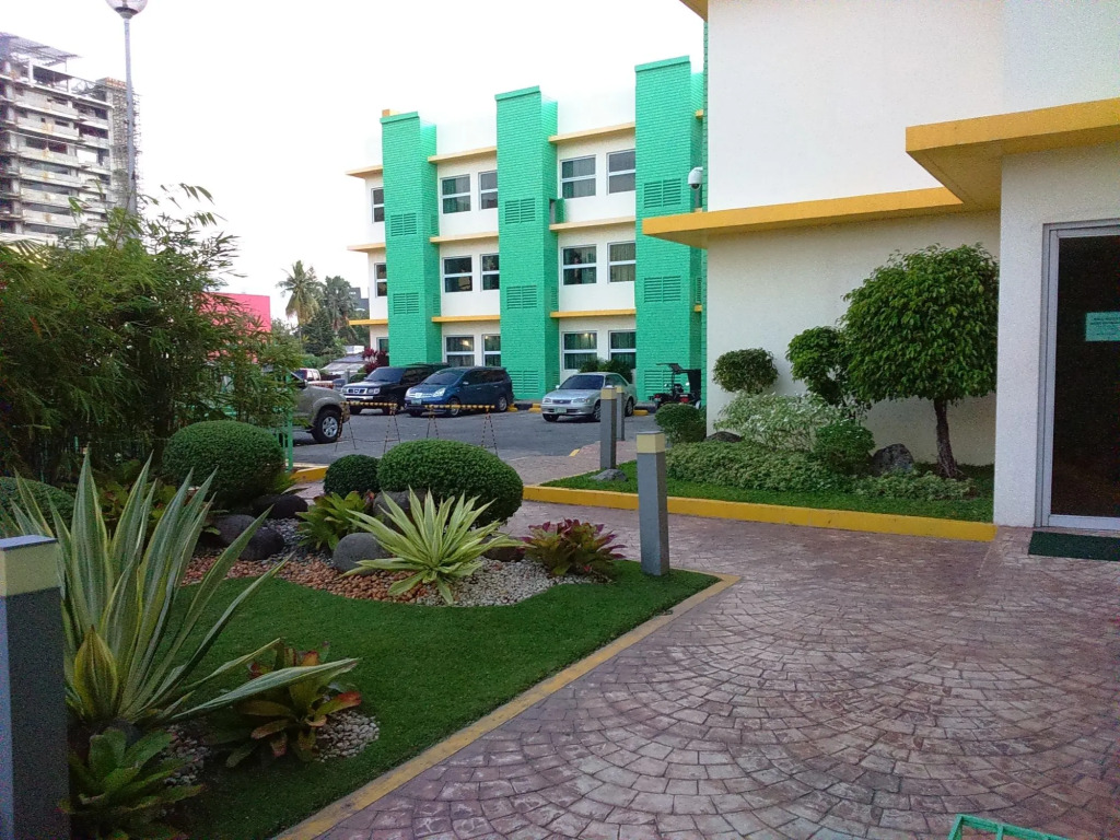 Go Hotels Plus Bacolod - Newly Renovated