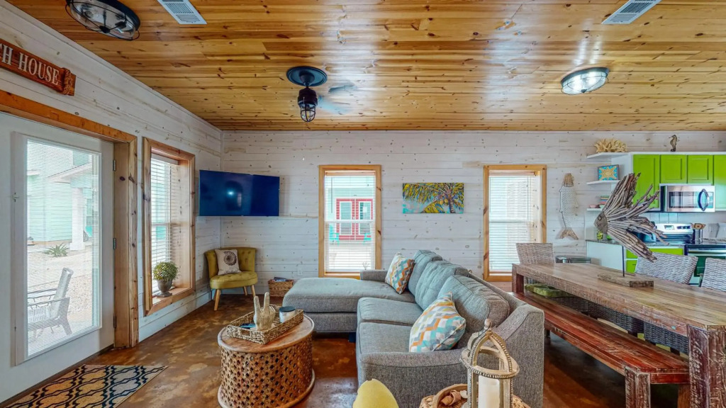 TC501 Townhome Close to Beach, Shared Pool