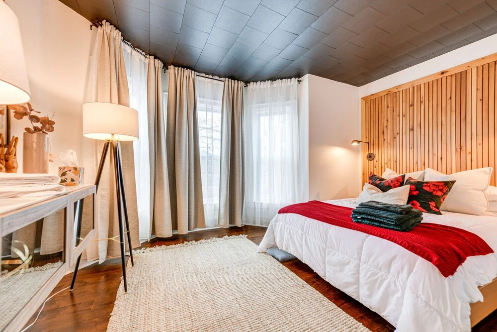 Historic Buffalo Row House Near Delaware Park
