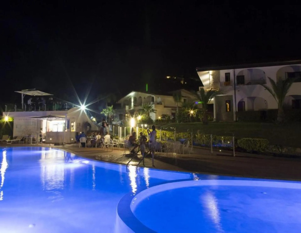 LUZIA AGRIRESORT - Piscina Panoramica e vista Mare a Capo Vaticano