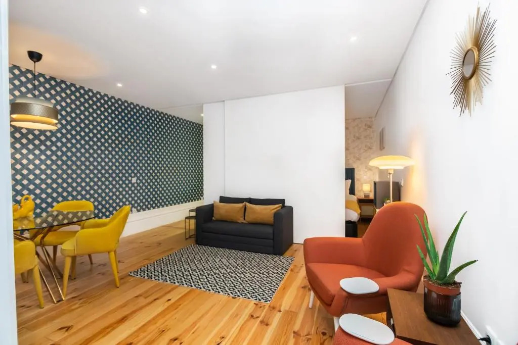 Low Cost Parking - Private Garden - Almada 392