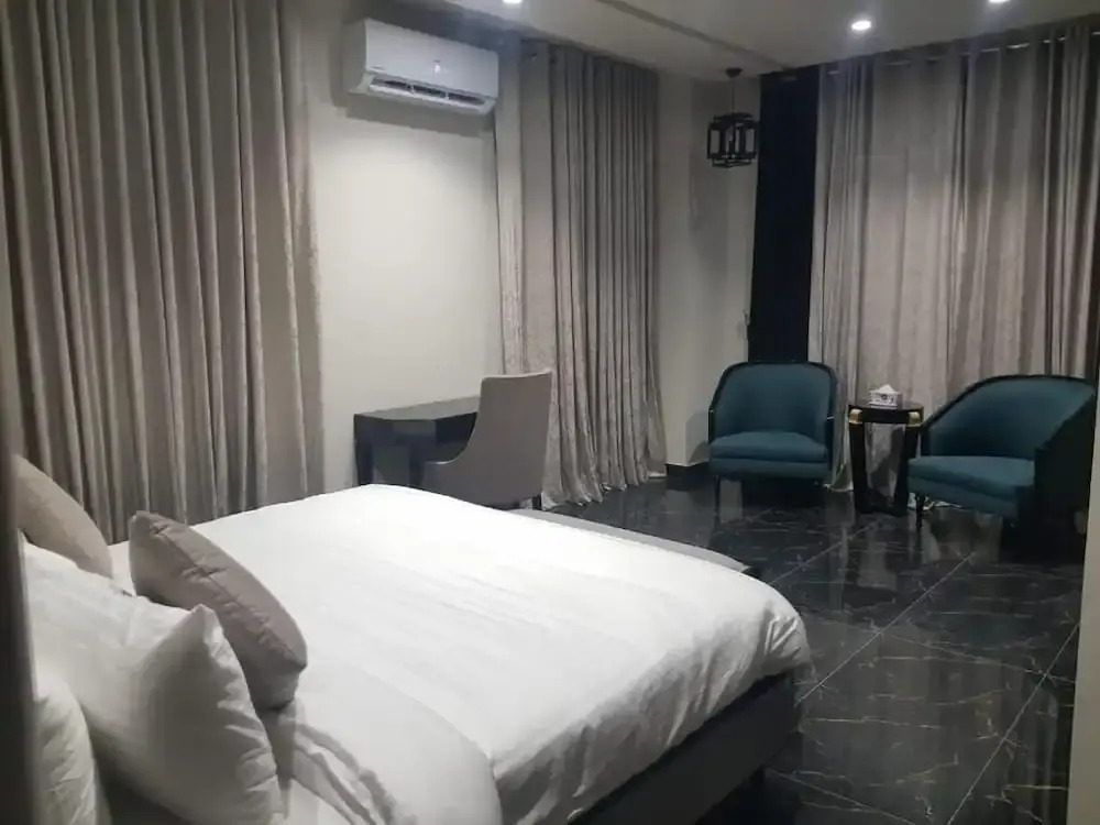 Oasis Suite Hotel