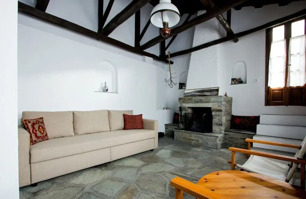 Secluded Cottage Guesthouse in the Mountains