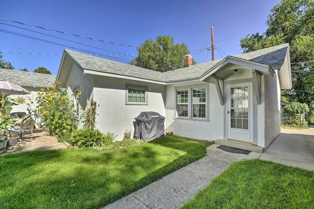 Well-equipped Cody Cottage: 2 Miles to Cody Rodeo!